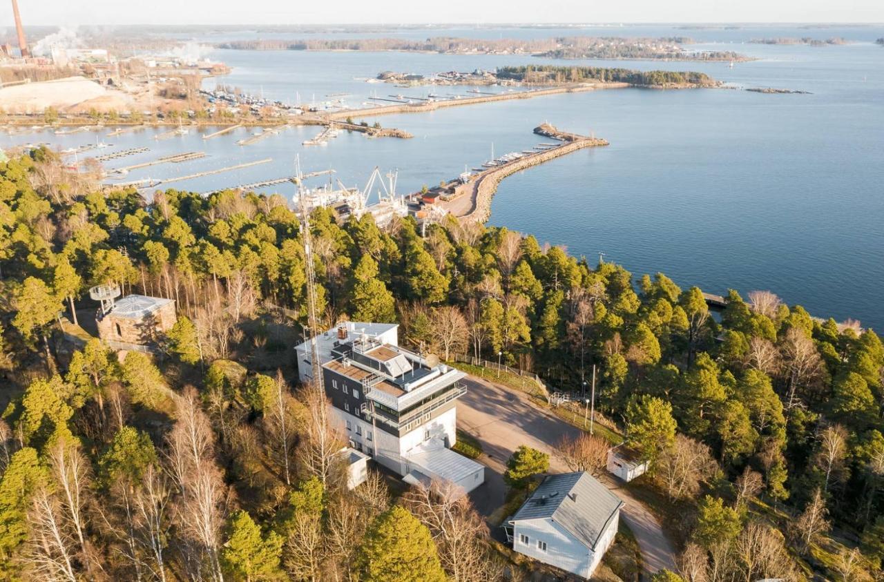 Gasthaus Vanha-Merivartioasema Kotka Exterior photo